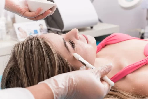 Wholesale Chemical Peels What Aesthetic Clinics and Distributors Need to Know
